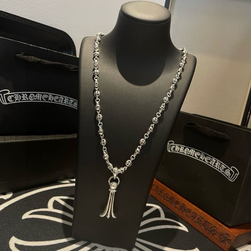 Ch*0me He**ts necklaces